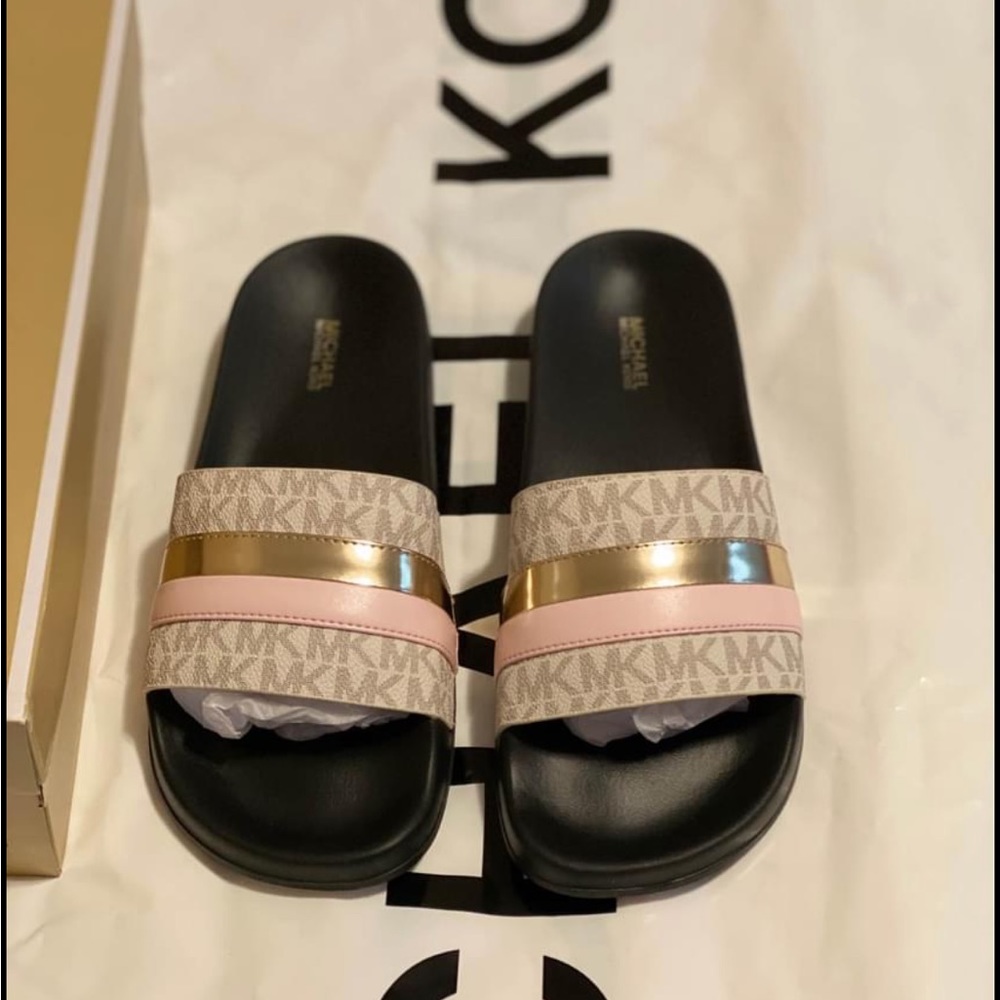 Michael Kors slide vanilla.